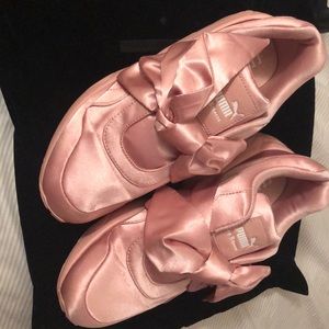 Pum Fenty Pink Bow Sneakers